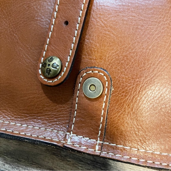 Patricia Nash | Classic Venezia Crossbody Pouch - Picture 5 of 13